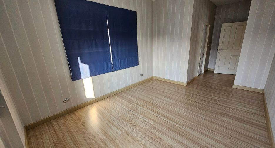 For sale 4 bedrooms house in Mueang Nonthaburi, Nonthaburi