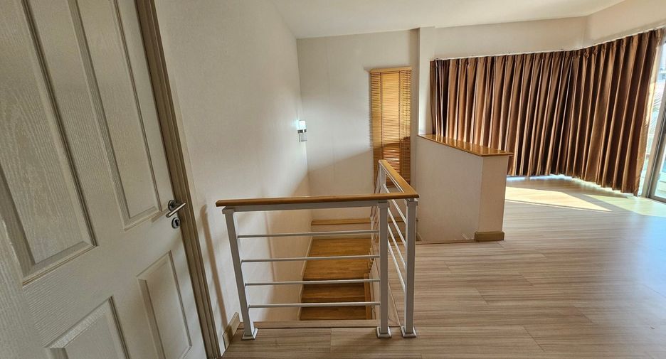For sale 4 bedrooms house in Mueang Nonthaburi, Nonthaburi