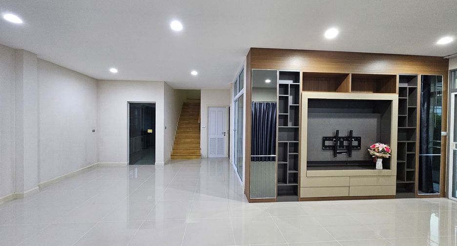 For sale 4 bedrooms house in Mueang Nonthaburi, Nonthaburi