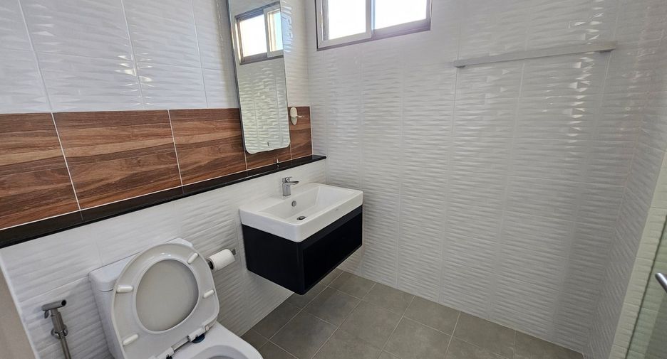 For sale 4 bedrooms house in Mueang Nonthaburi, Nonthaburi