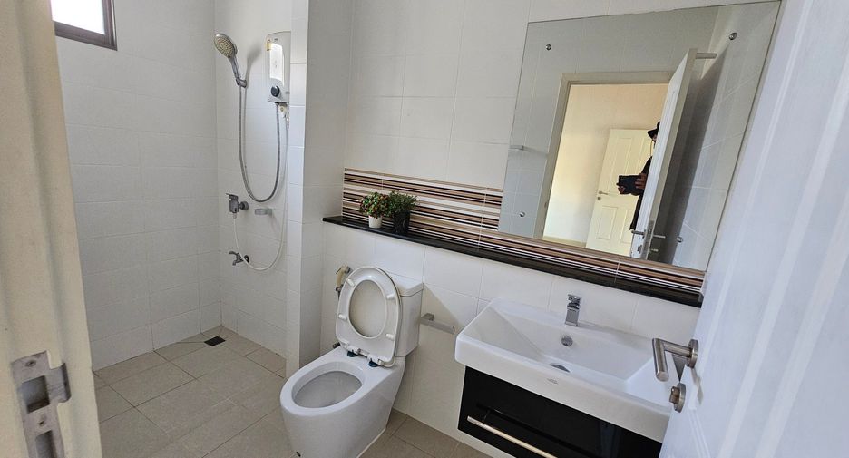 For sale 4 bedrooms house in Mueang Nonthaburi, Nonthaburi