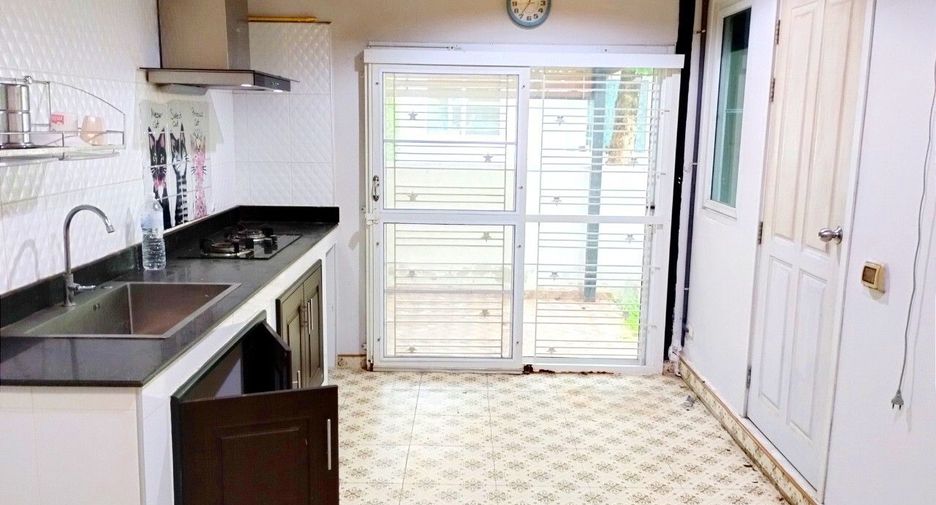 For sale 3 bedrooms townhouse in Thanyaburi, Pathum Thani