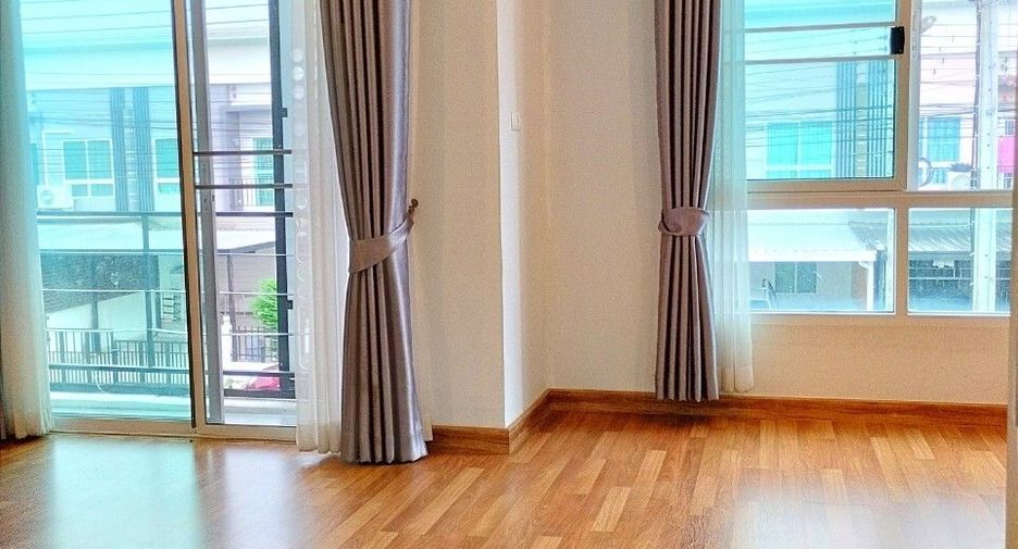 For sale 3 bedrooms townhouse in Thanyaburi, Pathum Thani