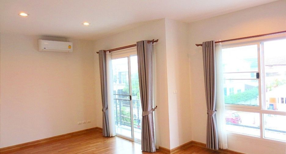 For sale 3 bedrooms townhouse in Thanyaburi, Pathum Thani