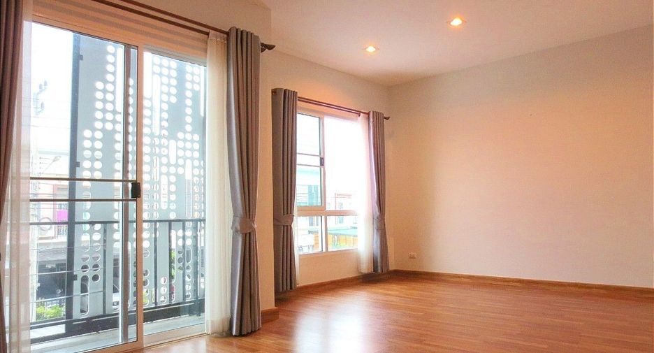 For sale 3 bedrooms townhouse in Thanyaburi, Pathum Thani