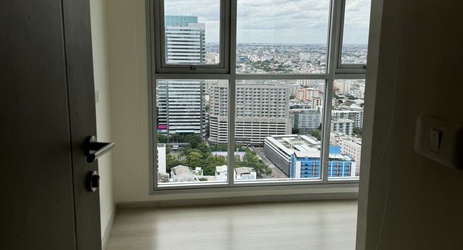 For sale 2 bedrooms condo in Huai Khwang, Bangkok