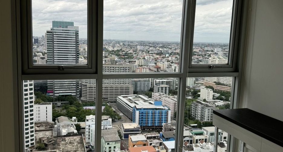 For sale 2 bedrooms condo in Huai Khwang, Bangkok