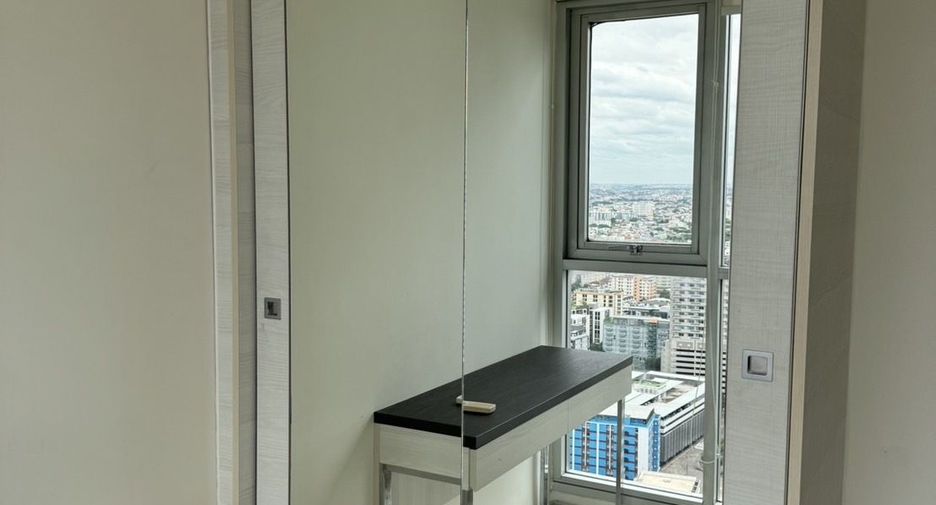 For sale 2 bedrooms condo in Huai Khwang, Bangkok