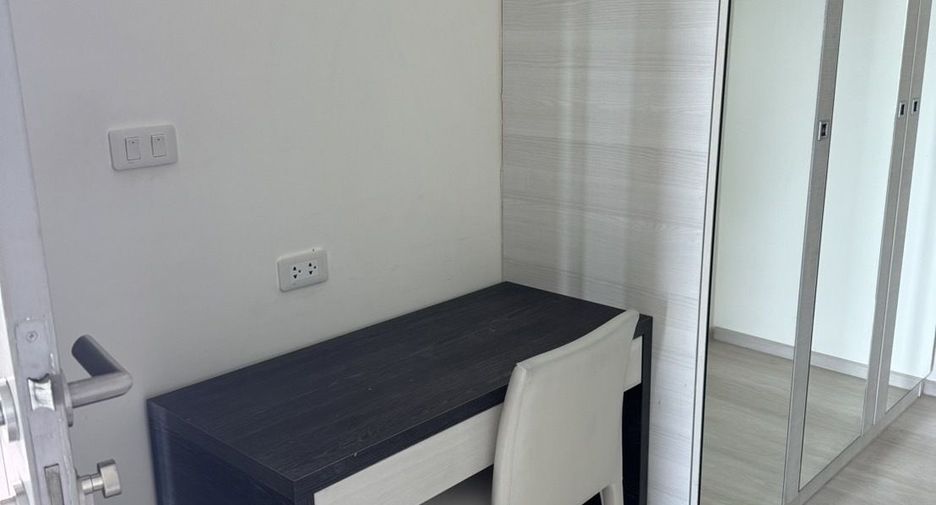 For sale 2 bedrooms condo in Huai Khwang, Bangkok