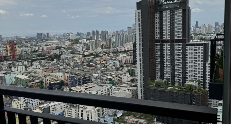 For sale 2 bedrooms condo in Huai Khwang, Bangkok