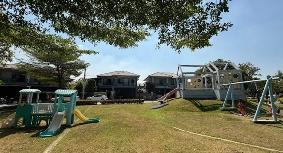 For rent 3 bedrooms house in Pak Kret, Nonthaburi