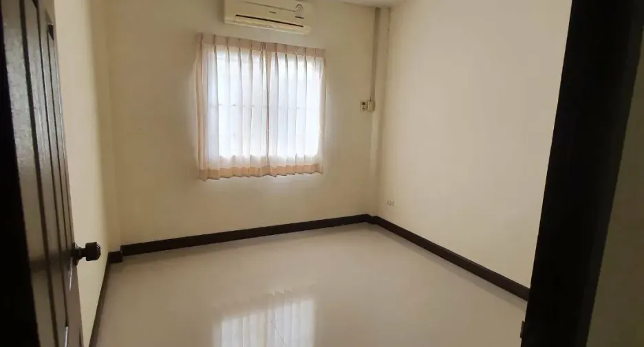 Reihenhaus zum Kauf mit 3 Zimmer in Bang Bua Thong, Nonthaburi