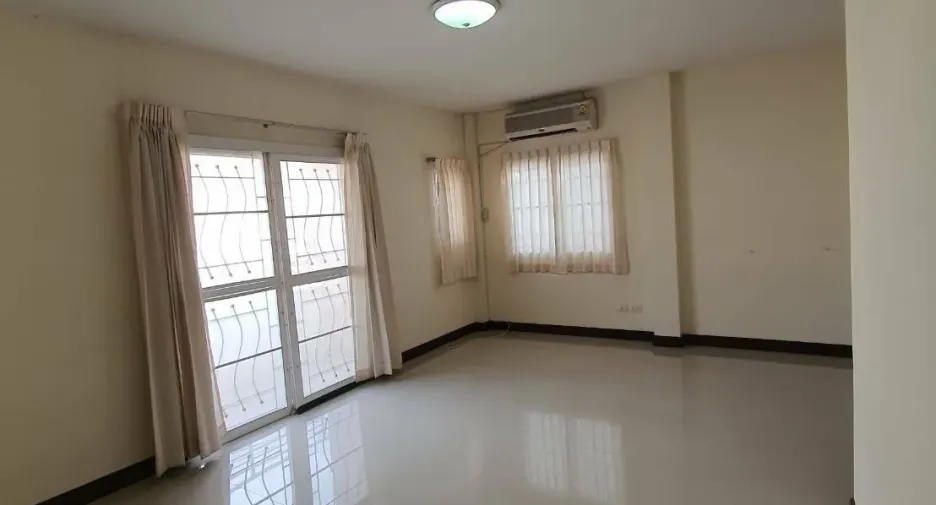 Reihenhaus zum Kauf mit 3 Zimmer in Bang Bua Thong, Nonthaburi