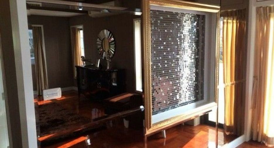 For rent 4 bedrooms house in Mueang Nonthaburi, Nonthaburi