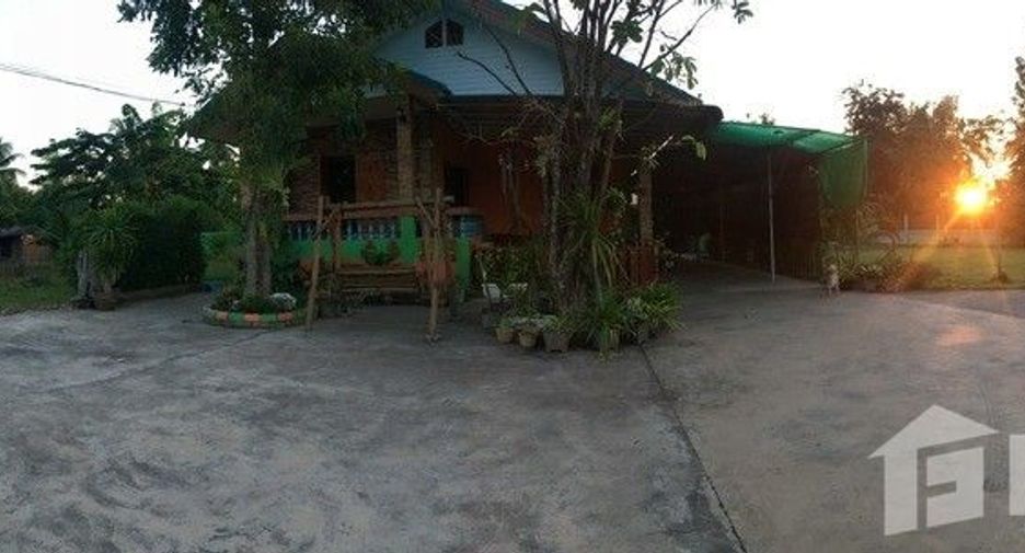 For sale 3 bedrooms house in Mueang Uttaradit, Uttaradit