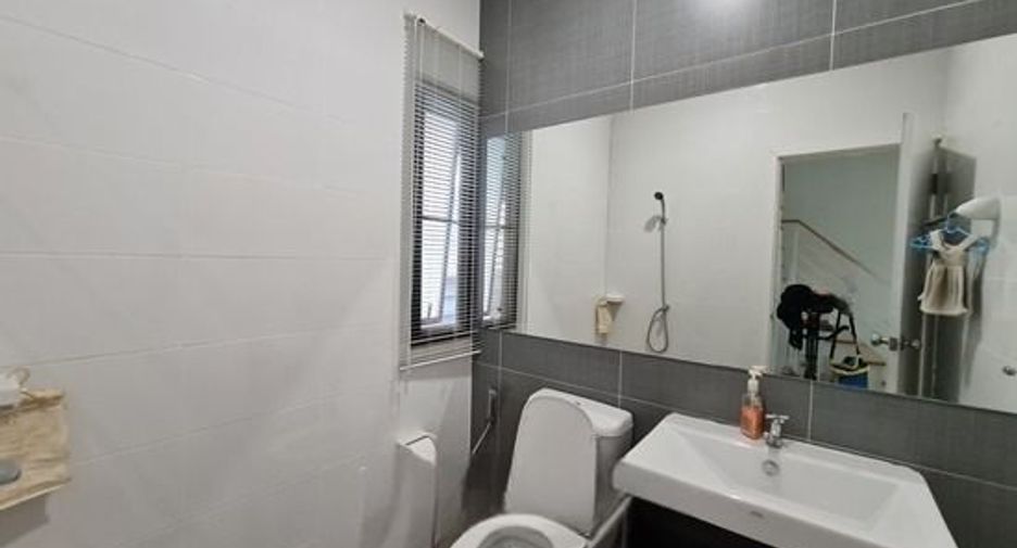 Продажа 4 спальни дом в Mueang Pathum Thani, Патумтани