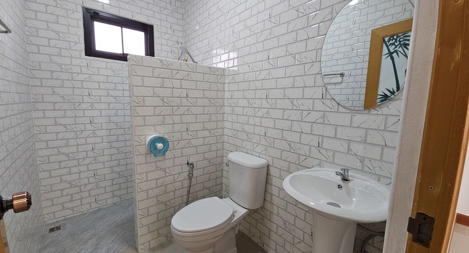 For sale 3 bedrooms house in Mueang Phayao, Phayao
