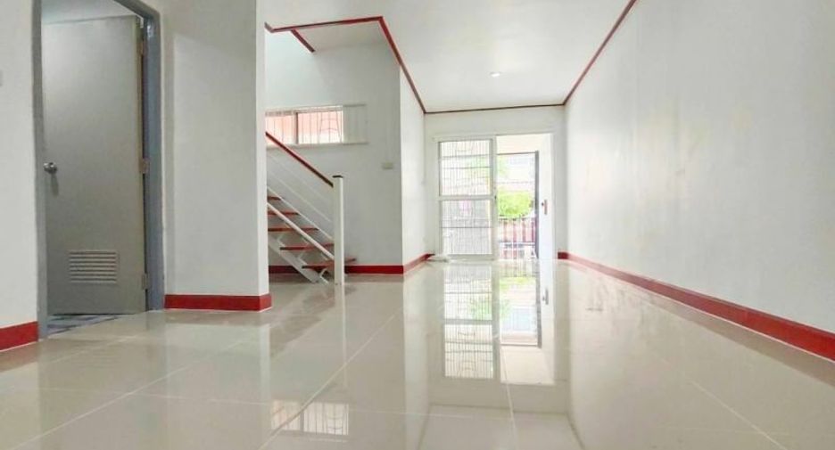 À vendre 3 chambres maison de ville à Bang Bua Thong, Nonthaburi
