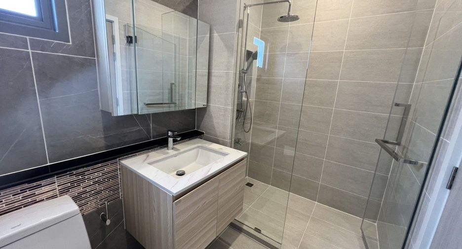 For sale and for rent 4 bedrooms house in Pak Kret, Nonthaburi