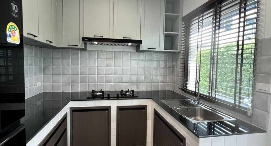 For sale and for rent 4 bedrooms house in Pak Kret, Nonthaburi