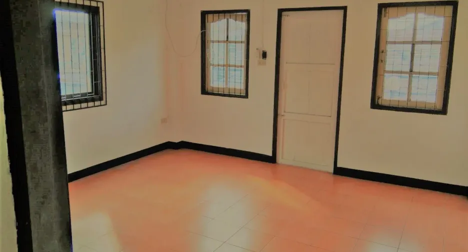 For rent 4 bedrooms townhouse in Mueang Nonthaburi, Nonthaburi