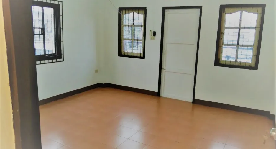 For rent 4 bedrooms townhouse in Mueang Nonthaburi, Nonthaburi