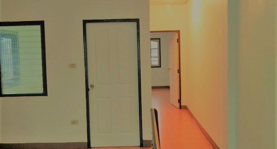 For rent 4 bedrooms townhouse in Mueang Nonthaburi, Nonthaburi