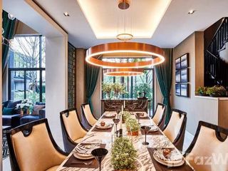 Haus zum Kauf mit 4 Zimmer in Phra Khanong, Bangkok
