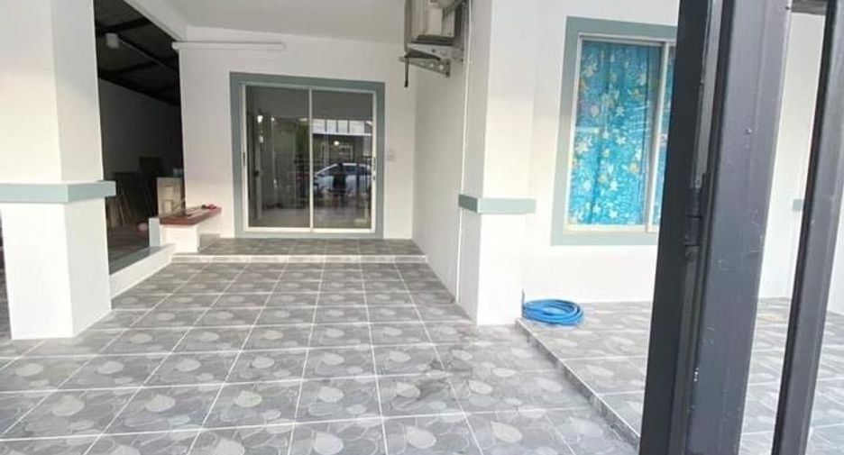 Casa adosada en venta de 2 habitaciones en Lam Luk Ka, Pathum Thani