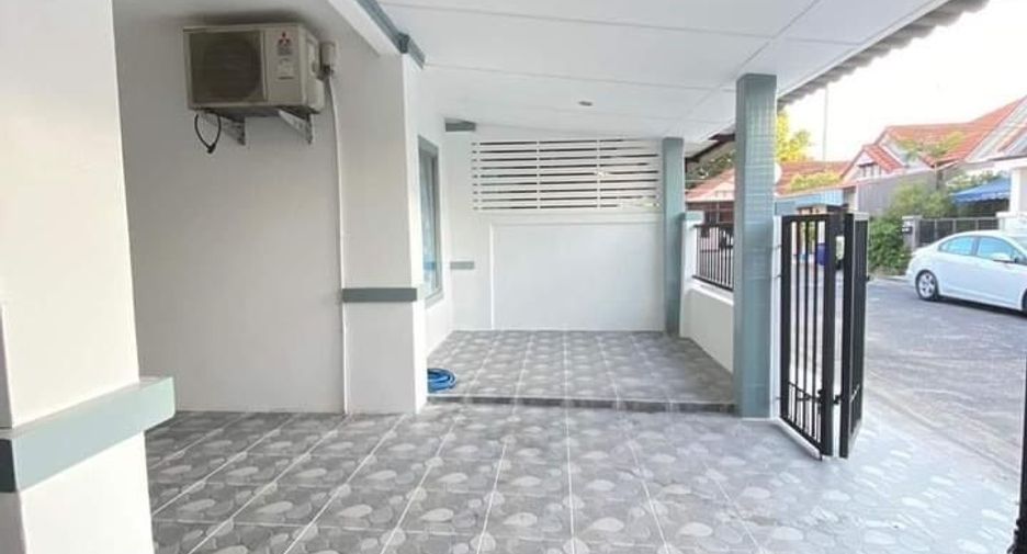 Casa adosada en venta de 2 habitaciones en Lam Luk Ka, Pathum Thani