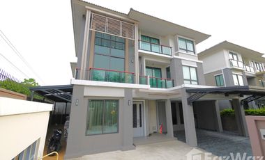 Casa en venta y en alquiler de 4 habitaciones en Don Mueang, Bangkok