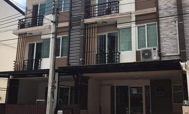 ขาย และ ให้เช่า 5 ห้องนอน ทาวน์เฮ้าส์ ใน สะพานสูง, กรุงเทพฯ