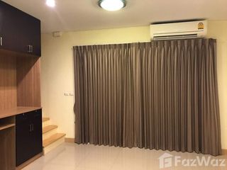 For sale and for rent 5 bedrooms townhouse in Saphan Sung, Bangkok