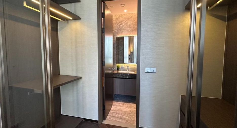 For sale 1 bed condo in Khlong Toei, Bangkok