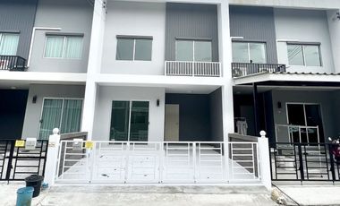 For sale 3 bedrooms townhouse in Bang Khun Thian, Bangkok