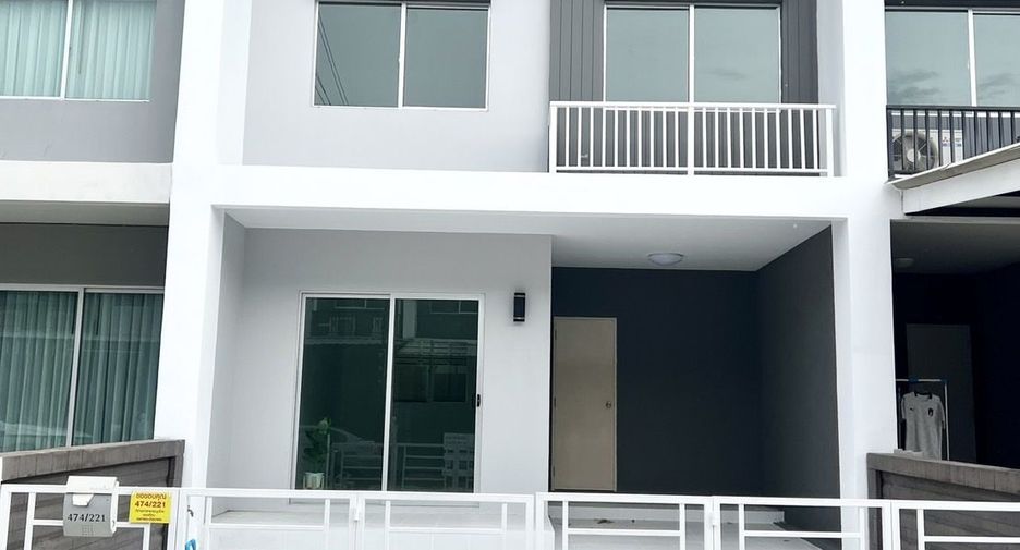Casa adosada en venta de 3 habitaciones en Bang Khun Thian, Bangkok