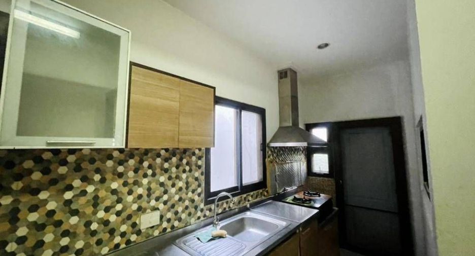 For sale 4 bedrooms house in Bang Kapi, Bangkok