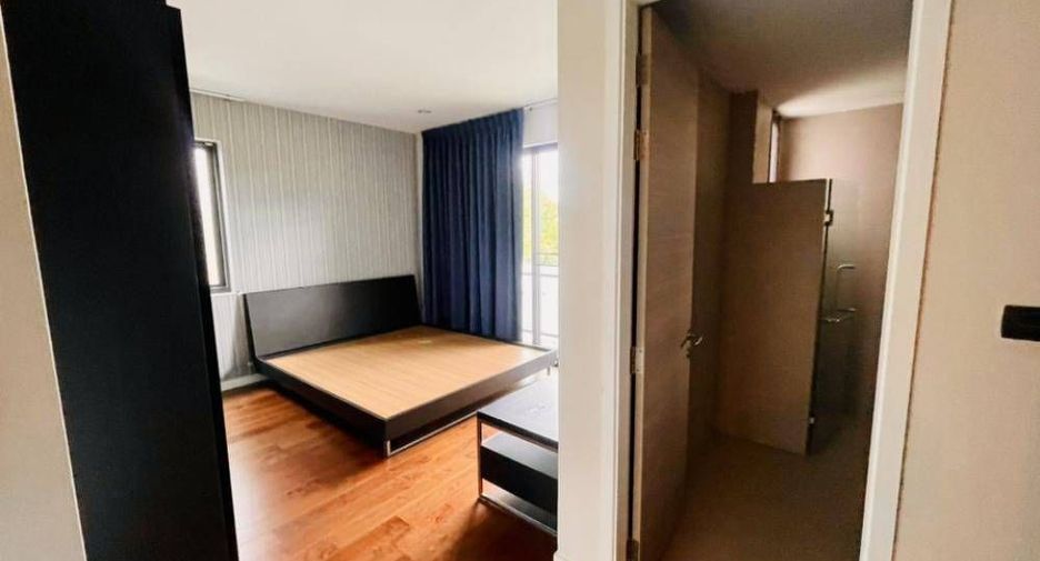 For sale 4 bedrooms house in Bang Kapi, Bangkok