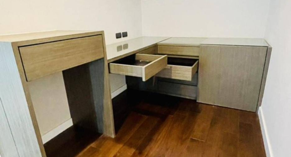 For sale 4 bedrooms house in Bang Kapi, Bangkok