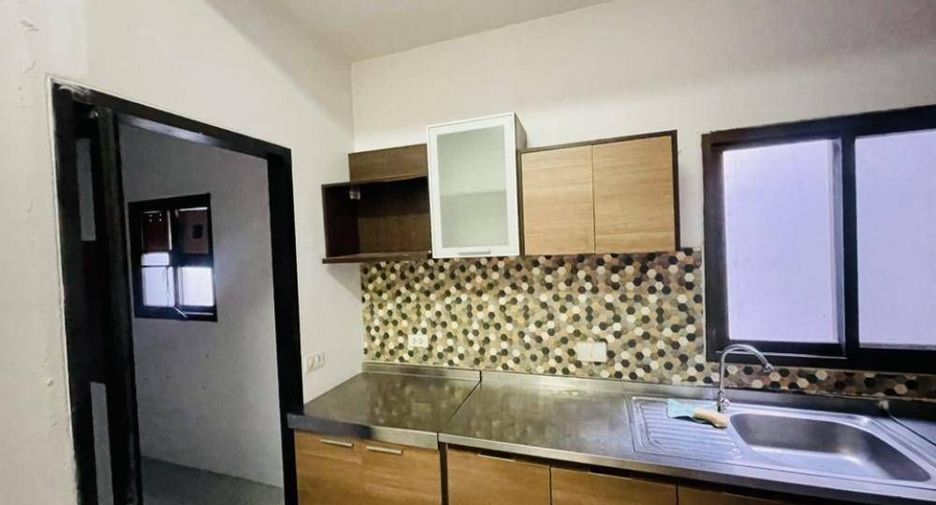 For sale 4 bedrooms house in Bang Kapi, Bangkok