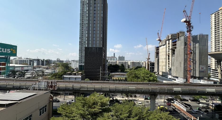 For sale 2 bedrooms condo in Phra Khanong, Bangkok