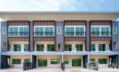 À vendre 4 chambres maison de ville à Bang Kruai, Nonthaburi