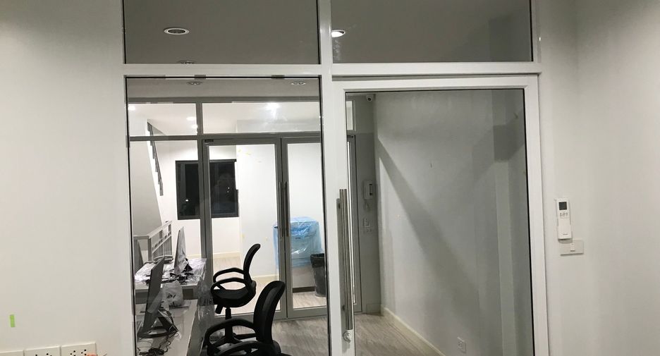 À vendre 1 chambre maison de ville à Sai Mai, Bangkok