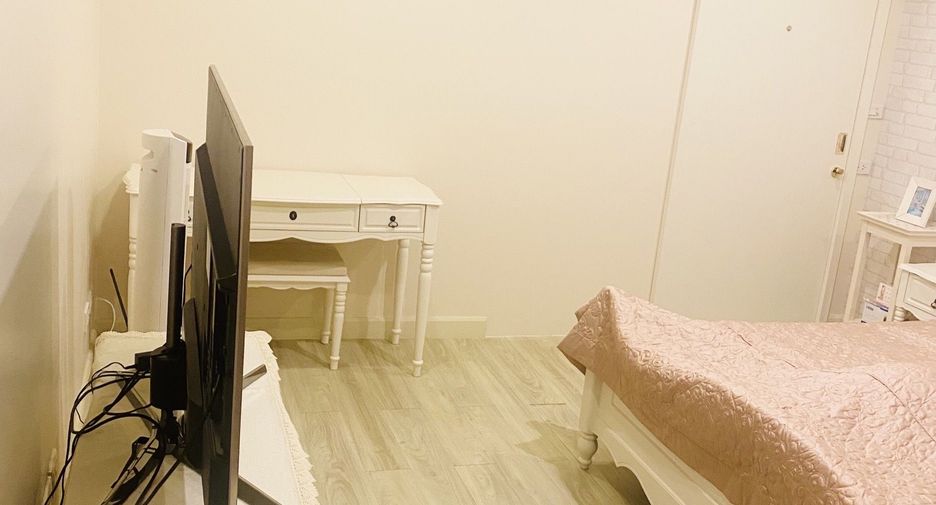 For sale 1 Beds townhouse in Sai Mai, Bangkok