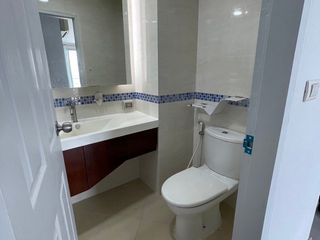 For sale 2 bedrooms condo in Huai Khwang, Bangkok