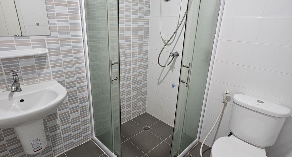 For sale 3 bedrooms townhouse in Don Mueang, Bangkok