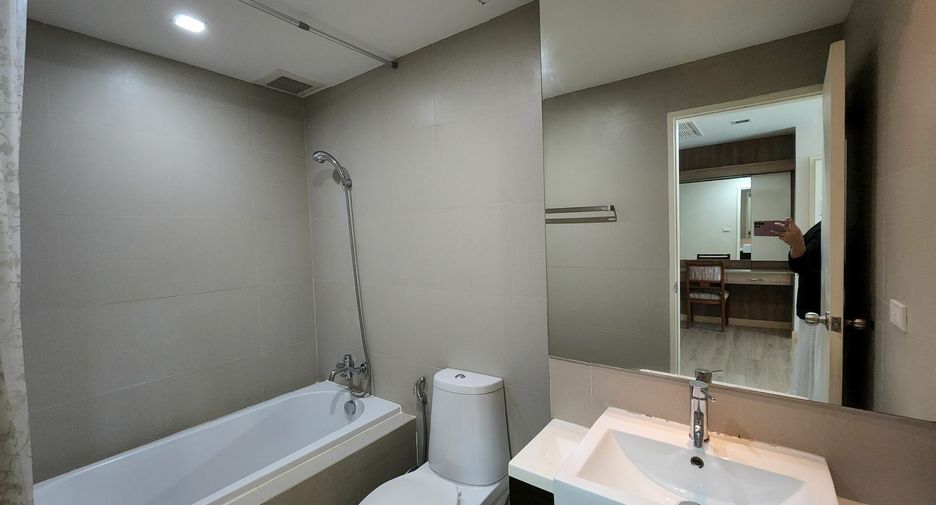 For sale 2 bedrooms condo in Khlong Toei, Bangkok