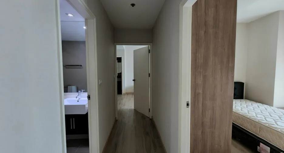 For sale 2 bedrooms condo in Khlong Toei, Bangkok