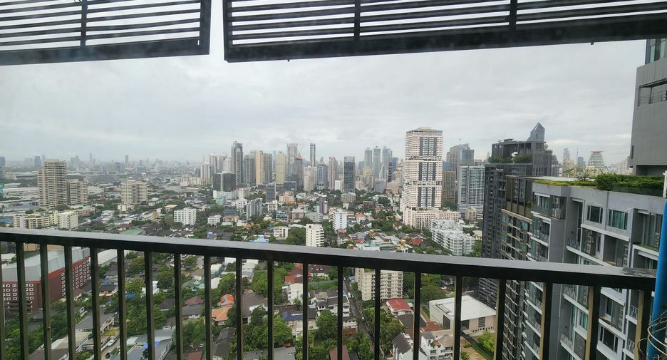 For sale 2 bedrooms condo in Khlong Toei, Bangkok