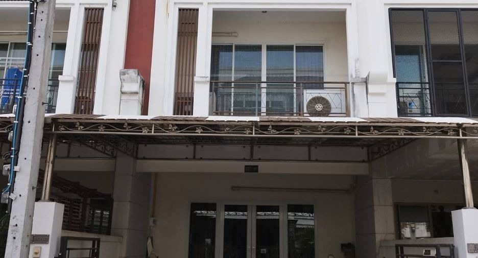 For sale 3 bedrooms townhouse in Mueang Nonthaburi, Nonthaburi